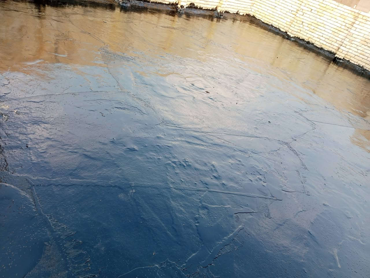 السلام عليكم يوجد جير لتجير السطوح والساسات سعر برميل 60الف كرسته وعمله الي يريد يجي خاص وبيه خير ويدلل أو يدك على رقم ***********. ***********
