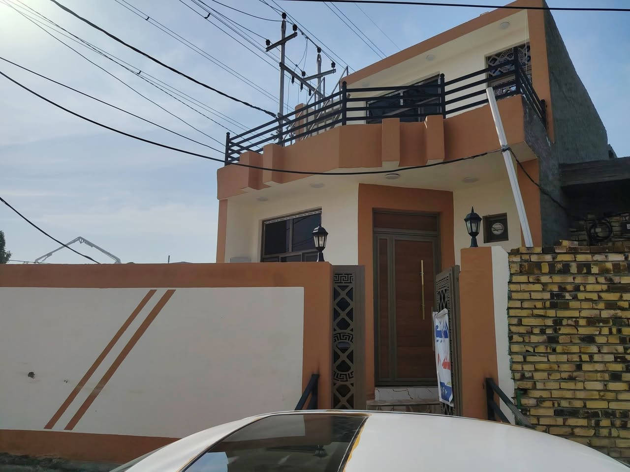 بيت البيع مساحة ميه متر طابقين غرفتين نوم وصاله وهول ومطبخ وصحيات داخلية سند ٢٥ طابو زراعي شارع تبليط البيت ركن على شارعين مقابيل دواجن حي الرحمن ***********
