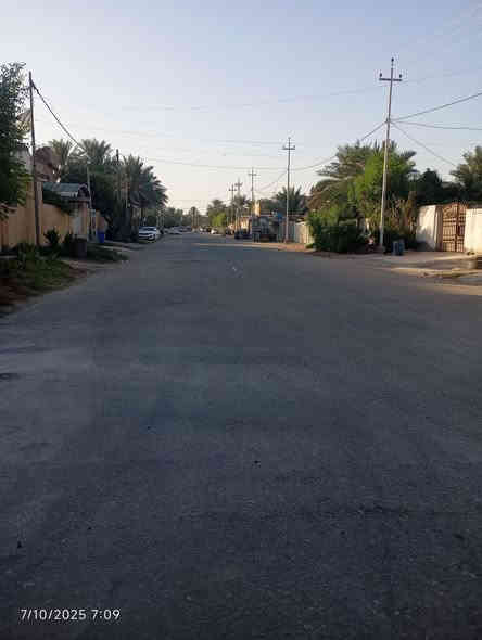 سلام عليكم دار زراعي للبيع بداية ابو زديره قرب القاعه الرياضيه مساحته 220 متر ركن علتبليط وعرض 25متر بيه نواقص اتصل وافهمك سعره 39مليون وبيه مجال 
***********
***********
