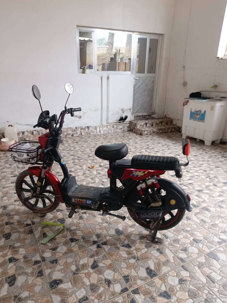 السلام عليكم دراجه شحن جديد كلش استعمال سبوع فقط سعرة ٣٥٠ مكاني خرنابات ***********
