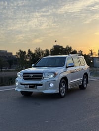 لاندكروزر فول • ٢٠١٣ • مكفولة