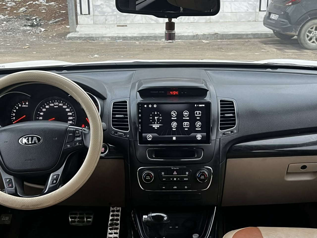 سلام عليكم سورنتو 2013 شكل 2014  وارد خليجي سياره مكينه جي دي اي 2.4 مفتوح والكير بشرط سياره بدون ضرر بدون صبغ بدون دواخل بدون ايرباك فقط بيها بارد اصبعين بل باب مال نفر وطخه بسيطه بل جاملغ الامامي موضح بل صوره سياره جديده ونظيفة ميحتاج اله اي مصرف فول مواصفات عدا بانوراما سويج بصمه وبيه نظام ايكو( اقتصادي) تبريد 3 قطع 7 راكب رادار خلفي امامي صندوق بصمه بردات جام خلفي بيلادي تحكمات ستيرن مثبت سرعه وغيرها اكو بعد مواصفات  
للتفاصيل اكثر اتصل على هاذا الرقم ***********
بي واتساب
