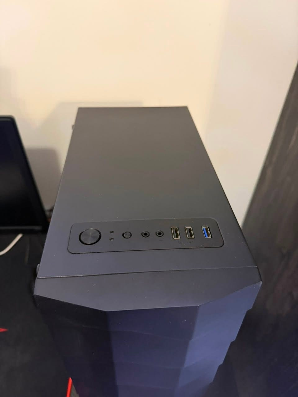 سلام عليكم من رخصت الادمن
بي سي للبيع سعر 400  الف 
مواصفات عندي pc 
رقم تلفون ***********
Amd r5 4650g 
Gtx 1660
Ram 16gb 3200
Hdd 500
SSD 128
Powe 600w
