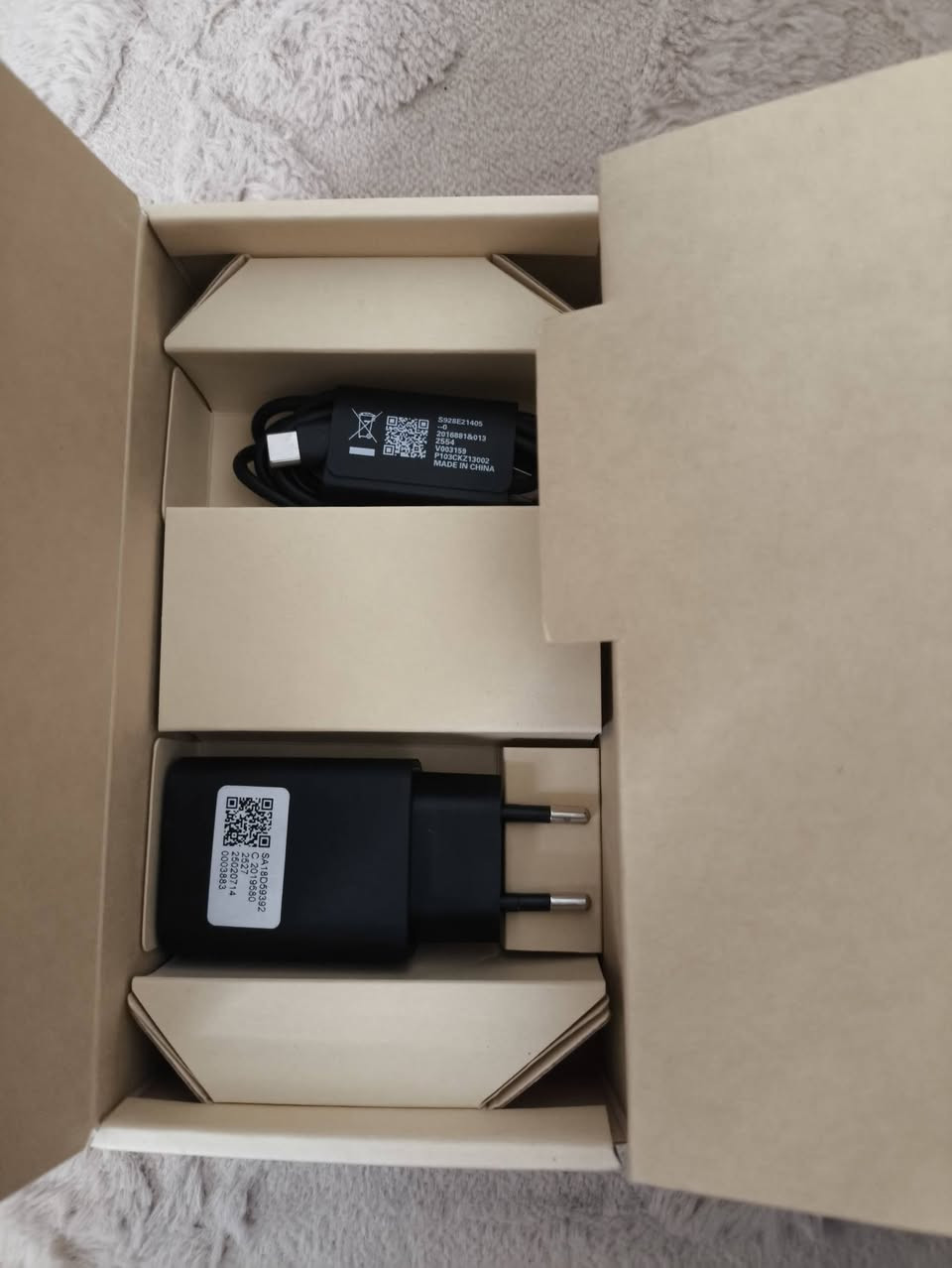 موتريلا جي ١٥ غير مستخدم 
ذاكرته ٢٥٦ عشوائي ٢٤ 
غير مستخدم يعني جديد 

سعره ١٤٠ الف 

مكاني بغداد البياع 

***********
