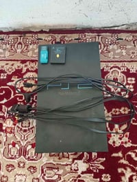 بلايستيشن 2 (PS2 Fat) نظيف جداً ومعدل بالفلاش (بدون يدات) الوصف: السلا...