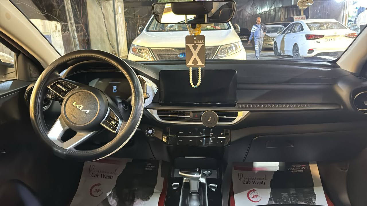 السلام عليكم
للبيع سيراتو K3 خليجي كفالة عامة موديل 2025 ماشية 8 آلاف كيلو بوضع الشركة رقم سليمانية بأسمي

مواصفات

1- اوتو هولد

2- هاند بريك بصمة

3- شحن واير ليس

4- فتحة سلايد

5- كشنات جلد اسود

6- شاشه كبيرة

7- تحكمات ستيرين جهتين

8- مثبت سرعة

9- تحكمات قيادة

10- لايت LED + لد نهاري

11- دخول ذكي بصمة

12- رادار توقف 

13- كامرا خلفية دواره

14- حساسات امامي خلفي

15- المحرك ١٥٠٠ دبل نوزل

السعر  148 وبيها مجال بسيط  

للأتصال : ***********
