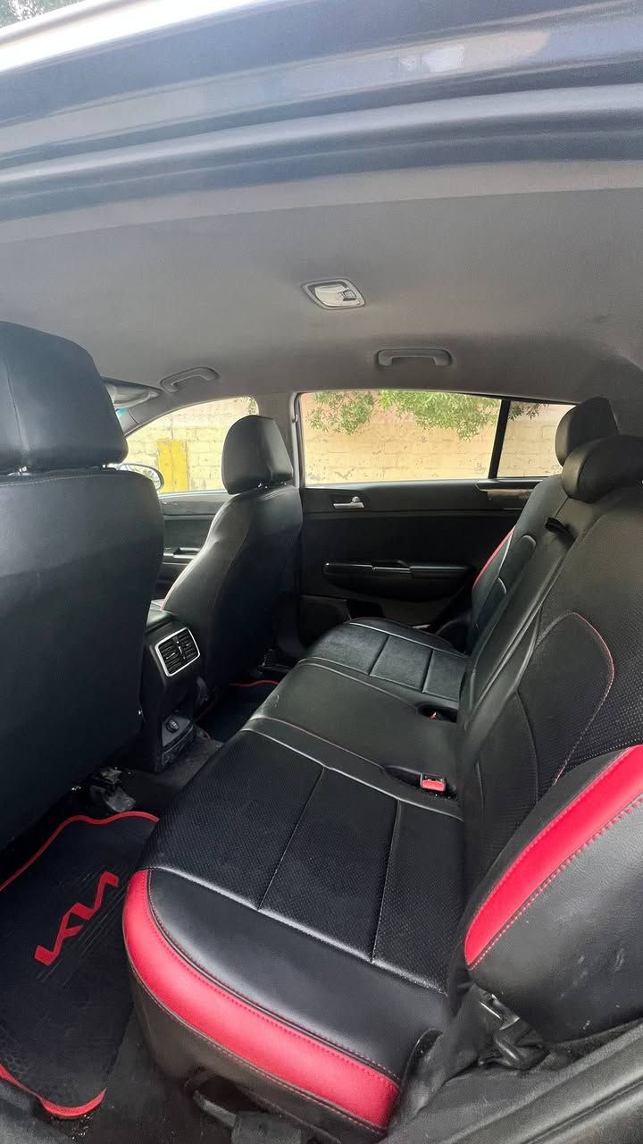 السلام عليكم
سبورتج موديل 2017 
مواصفات FE
مكينه ومكانيك كله خير من الله
مكينه 2000
داخل جلد اسود مطعم بأحمر 
وضعيات قياده
كشن كهرباء 
تدفئه كشنات
سويج 
قطعتين تبريد 
كأمره خلفيه
السياره مكانيكها كله مكفوله وترايها مال زيرو
السياره على ايدي وبانزين كله محسن
باسمي تحويل ثاني يوم وأرقام جديده لل2029 
للاستفسار اكثر
***********
وملاحضة:
بالنسبه للصبغ الي بالسونار گلير من أمريكا
ما بيها قطره صبغ لو طخه بالعراق
