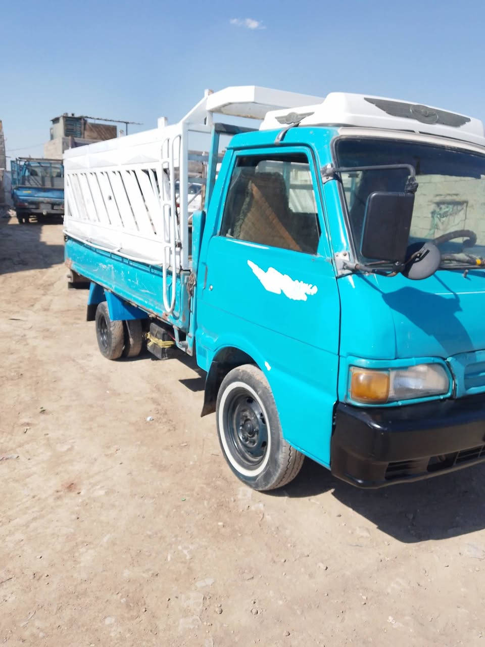 سلام عليكم سياره للبيع موديل 95 مكينه ما مفتوحه وكسن واشصي خير من الله رقم ***********
