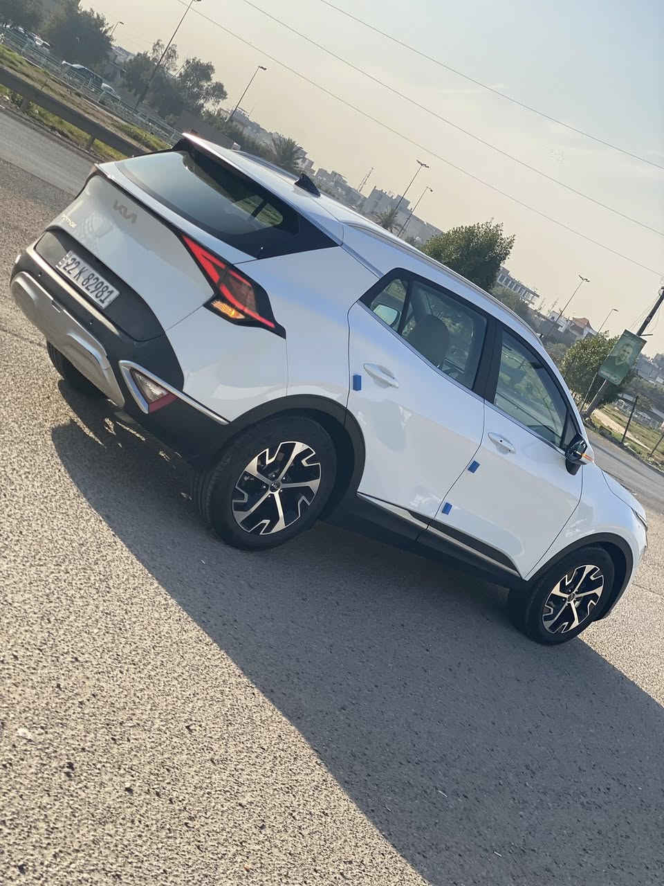 السلام عليكم 
سبورتج خليجي موديل 2024
رقم اربيل نص مواصفات
ماشية 1700 يعني زيرو الفين ما صايرة
حساسات
رادارات جانبية
هاند بريك دكمة
داخل اسود
بصمة
بصمة ابواب 
الرقم
***********
