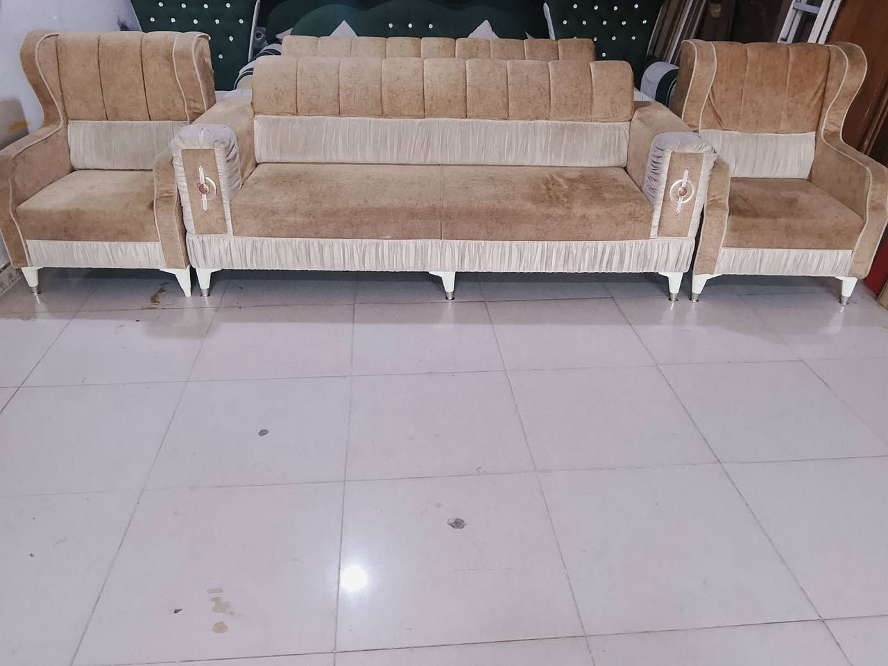 قنفات للبيع نظيفات المشمش الظهر ماله قلاب عشر مقاعد نظيف  اتخم الاخ ثمن مقاعد كل عيب ما بيه الشراي يتفضل خاص او يتصل عل رقم
***********
قنفات للبيع نظيفات المشمش الظهر ماله قلاب عشر مقاعد نظيف  اتخم الاخ ثمن مقاعد كل عيب ما بيه الشراي يتفضل خاص او يتصل عل رقم
