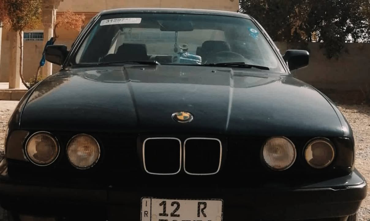 بسم الله والصلاة والسلام على رسول الله (اللهم صل وسلم على نبينا محمد)
الـــســـعــــر 55$ وبيها مجال شي قليل ما يعجبك لا تكسر

-مكان السيارة موصل 
-BMW 535i
-موديل 91 
-رقم دولي نينوى 
-هزة جديدة سنوية إلى نهاية 2028
-محرك فل 
-گير أوتماتيك فقط فقط بي صفنة شغلته كهربائيات  
-لون السيارة أزرق نيلي
-جوم 4 كهربائيات 
-داخلها جلد شركة ما بي شي فقط مغلف
-شلعة فووول فووول ما شاء الله 
-ترهم مراوس حسب القناعة 
-للأتصال والأستفسار
*********** واتساب
 ***********
