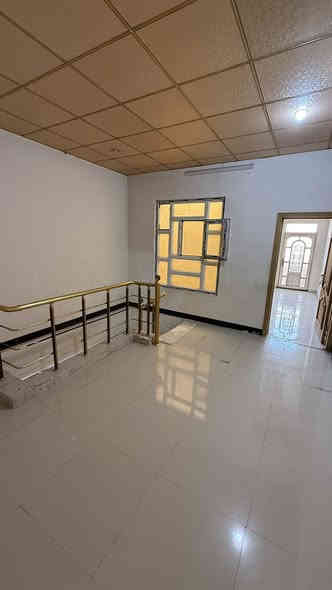 دار للبيع في حي الرفاق قرب شارع جامع الروضة المحمدية
مساحة الدار 100 متر 

يحتوي على 3 غرف نوم ومطبخ وصالة كبيرة وحمامات وكراج وسطح ومنور 

تحويل مباشر الى المشتري

بناء 2014 

للاستفسار اكثر اتصال على ارقام المكتب 
***********
بلديات الشارع العام مقابل منتزه للكفائات الاولى قرب مطعم دجاج غازي
