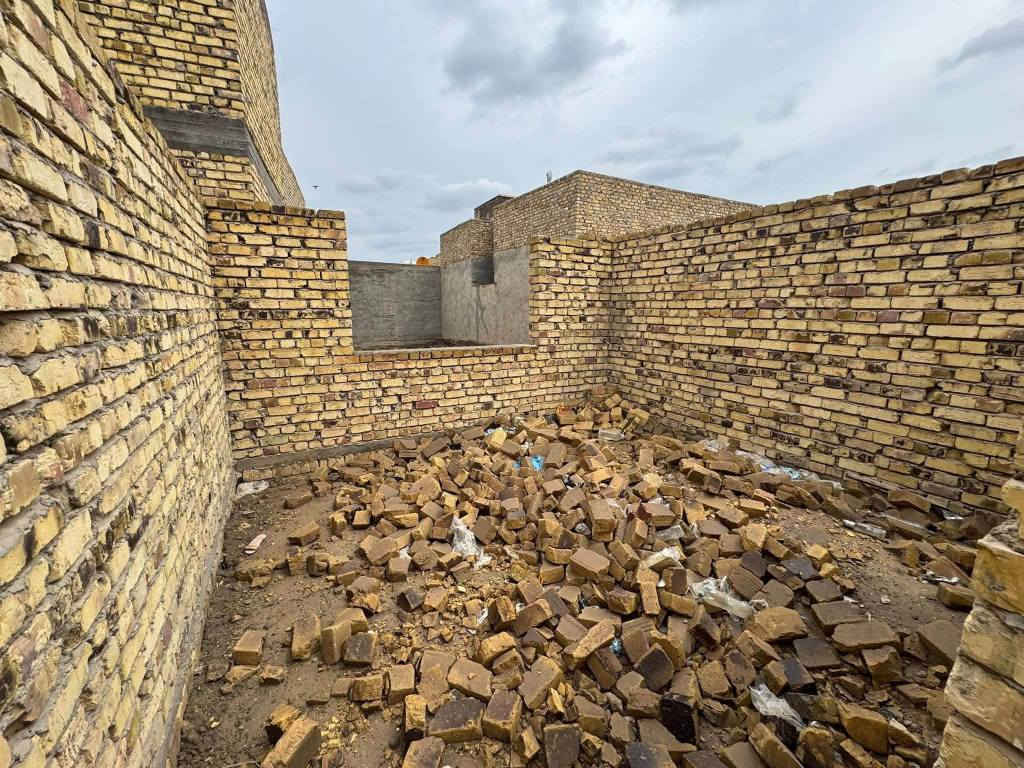 هيكل للبيع
المساحه 190متر طابو زراعي سند 25
يحتوي ع غرفتين هول مطبخ صاله مجمع صحيات طارمه
عرض الشارع 15 متر تبليط ماء كهرباء
الموقع شارع 100 قرب جسر المشاة
يبعد عن الشارع العام 100متر
السعر 65 
تحويل مباشر 

‭*********** حلة, بابل
