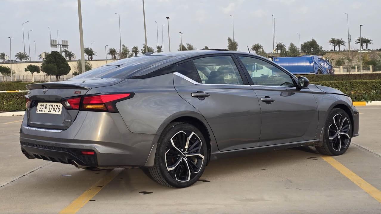 Nissan Altima SR+ AWD Full Option
ماشيه 37000

حادثها فقط ربع البونيد كما موضح بصوره السونار

SR Plus Package AWD 
فتحة سقف (Sunroof)
جنطات رياضية SR
Paddle Shifters (شفتات خلف الستيرن)
شاشة أصلية كبيرة Nissan Display
Apple CarPlay & Android Auto
Wireless Charger شحن لاسلكي
تشغيل بصمة Push Start
دخول ذكي Keyless Entry
تشغيل عن بعد Remote Start
مقاعد أمامية كهربائية (السائق والراكب)
مقاعد جلد Sport Leather Seats
ستيرن رياضي جلد
مكيف أوتوماتيك Dual Zone
Blind Spot Monitoring نقاط عمياء
نظام تنبيه السيارات بالخلف
نظام منع الاصطدام / فرملة طوارئ Auto Stop
حساسات وكاميرا خلفية
إضاءة LED أصلية
نظام صوت أصلي Premium Audio
Bluetooth + USB
مثبت سرعة
مواصفات SR الداخلية والخارجية الرياضية الأصلية
سعر 182 و بيه مجال للطيبين 
مكان  التواجد بغداد و اربيل 
***********
*********** أربيل, العراق

