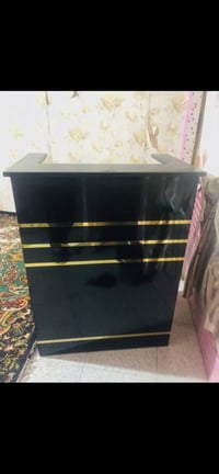 ميز مكتبي • تركي أصلي • قليل الاستعمال