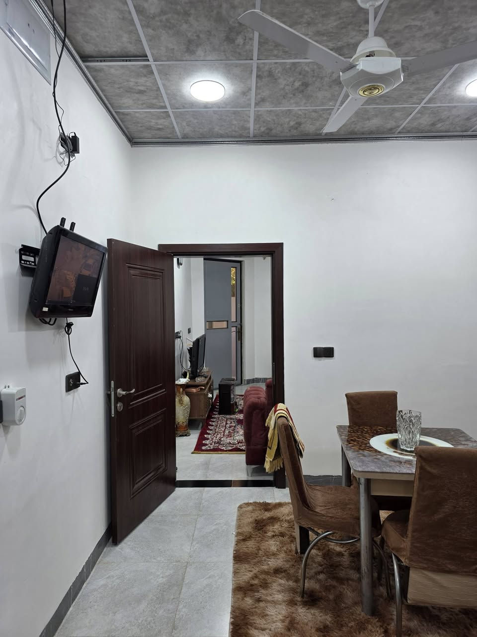 دار للبيع طابق واحد في حي البلديات 130 م واجهة 6 ونصف مقابل سانكو شارع صب اتجاه شروق غرفة نوم واستقبال وهول ومشتملات وبيتونة ٠
***********
***********
عقارات الصفوة حي المصارف قرب جامع سعدي مهدي
