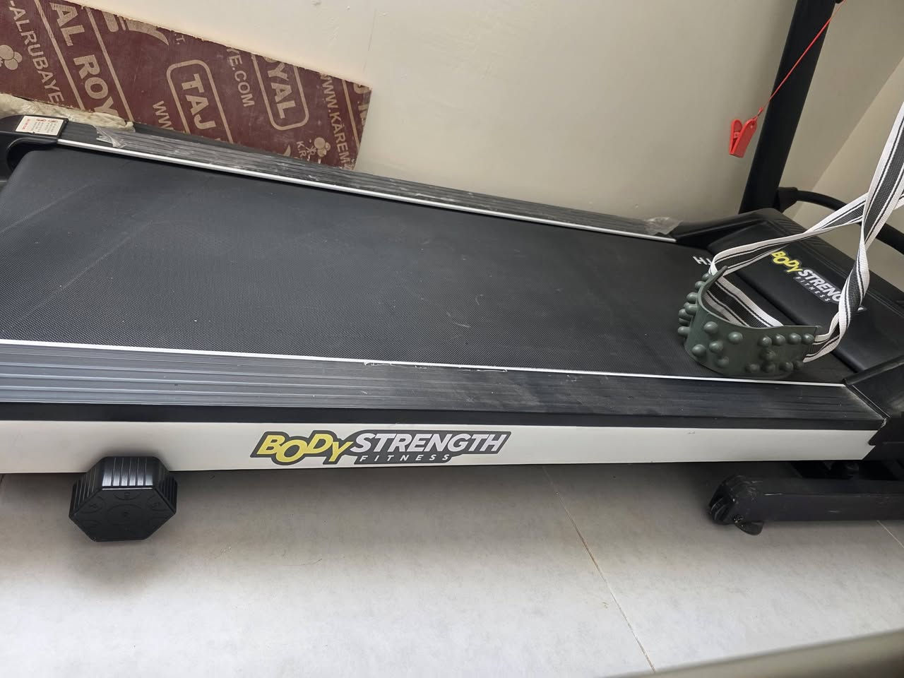 ئامێری ڕاکردن بۆ فرۆشتن
بۆ ئەوانەی دەیانەوێت لە ناو ماڵەکەی خۆیاندا وەرزش بکەن و کێشیان دابەزێنن، ئامێرێکی ڕاکردنی زۆر خاوێن و بێ کێشەو بۆ فرۆشتن هەیە.
شوێن: [کەلار ].
​بۆ پەیوەندی و زانیاری زیاتر:
📞 [***********]
یان نامە بنێرە بۆ مەسنجەر.
