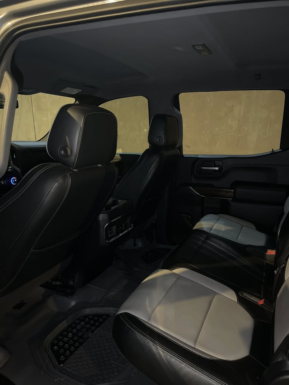 سلام عليكم ورحمة الله
GMC سيرا 2019 
8V 5300 
باب طويل وبدي كصير سيارة كفالة حادثهة كلش حلو بل ربع مال جاملغ الورة صبغ فقط مكينة كير كفالة سيارة جاهزة تخم تاير  رقم اربيل تحويل او وكالة 
الاستفسار: ***********
مكاني بصرة
