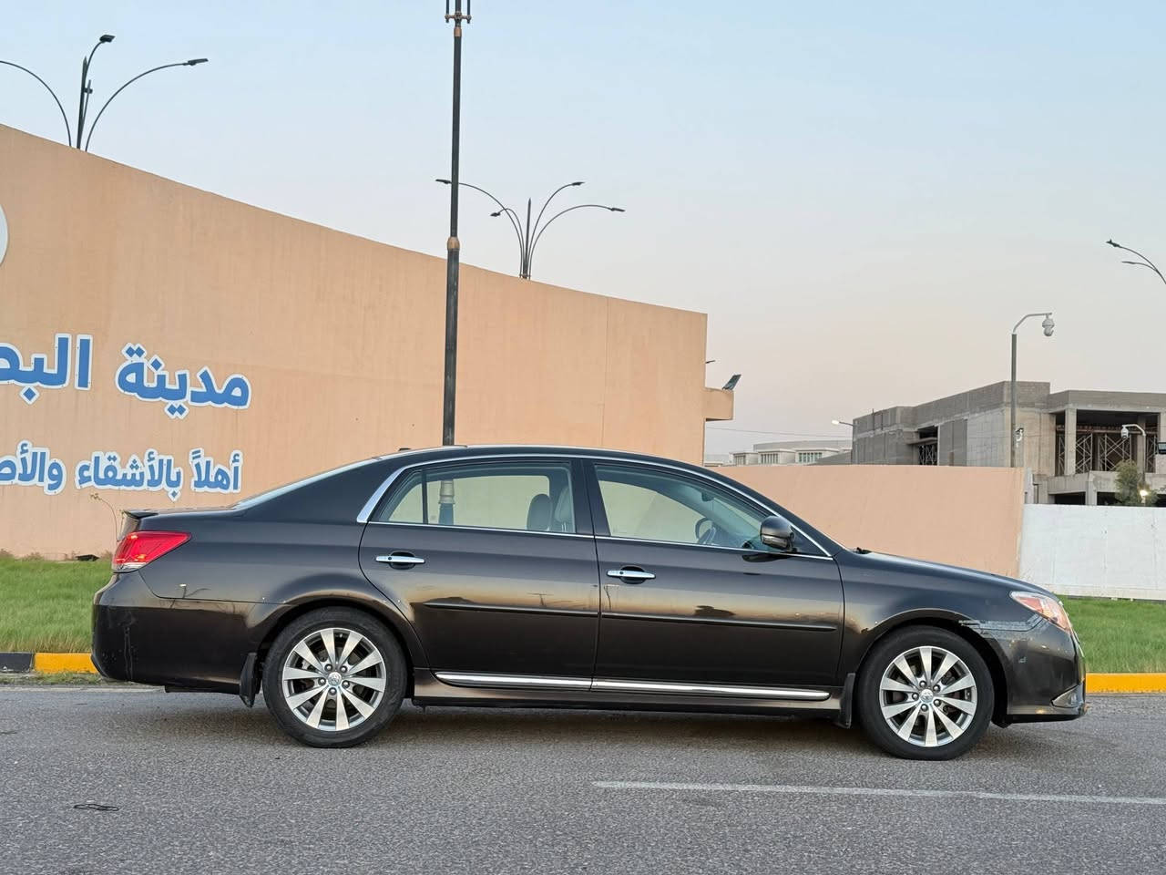 السلام عليكم 
افلون 2012 بس تسجلت 2011 فل فتحه برده خلفيه جلد 5 بصمات 
وياها بصمتين تشغيل وارد امريكي حادثها مثل ماموضح عدكم بالمنشور
السياره مدفوع گمركها ومستلم قرص 
قرار 102 باقي عليك بس الرقم 
السياره جديده وجاهزه تبريد ثلج ❄️ 
السعر145
للتواصل: ***********
مكان السيارة: البصرة
