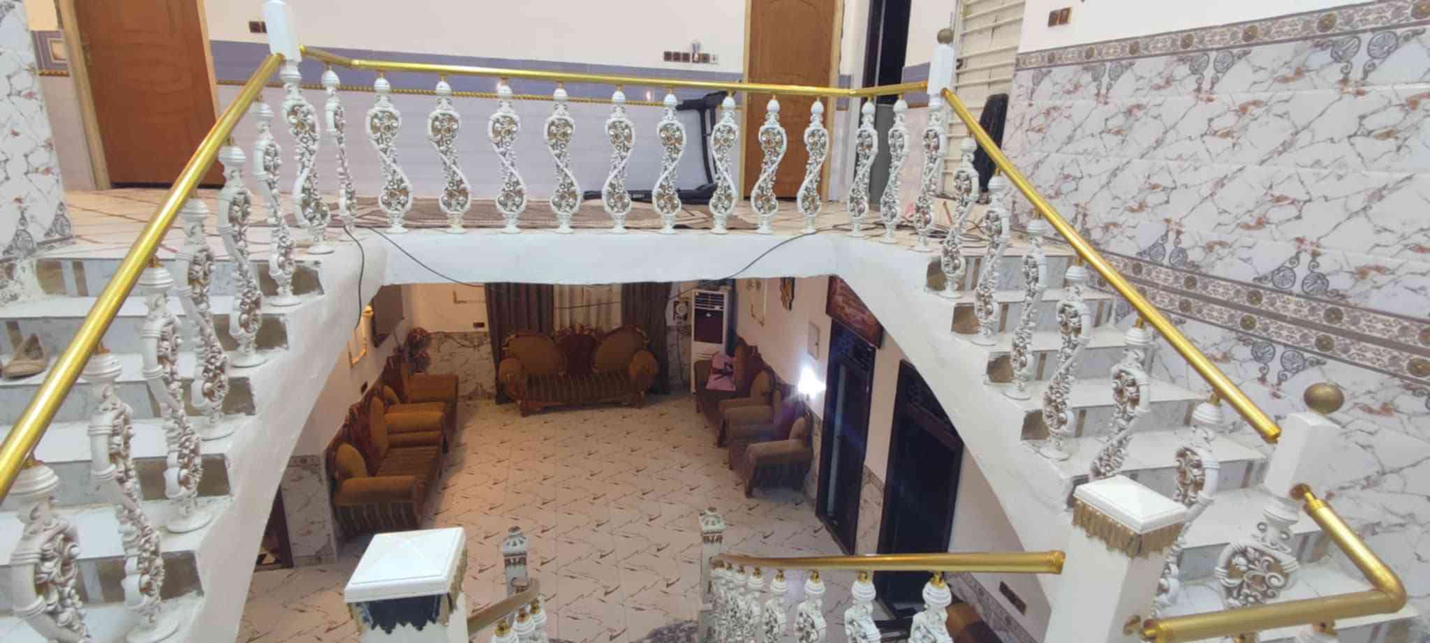 بيت للبيع زراعي  مساحة 450متر طابقين جديد مال عائله جبيره ثلاث غرف وصاله واستقبال وهول حديقه خارجيه وكراج مطبخ حار وبارد مجمع صحيات داخليه و خارجيه الطابق الثاني اربع غرف ومطبخ وصحيات مخزن وبيتونه  عنوانه السبل الثانيه نزلة المدارس  بي وصل ومشمول بلتطويب السعر 160 وبيه مجال شراي  ستفسار ☎️***********
