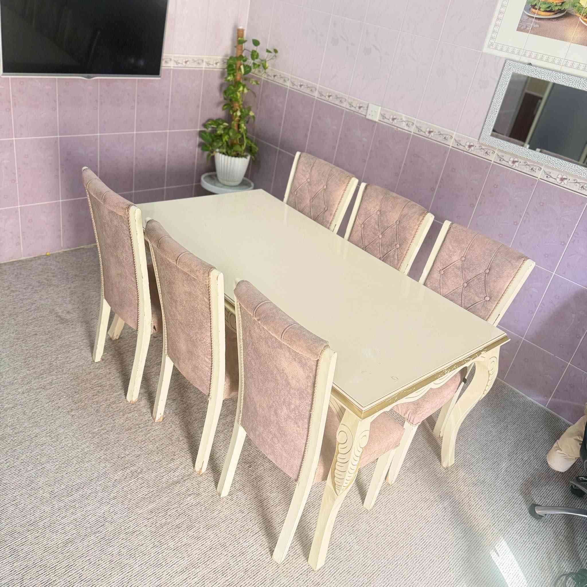 🪑مێزو کورسی نان خواردن تورکی ئەسڵی مارکەی سوڵتان دەستی دوو بۆ فرۆشتن زۆر جوان و بێ کێشەیە هیچ دارێکی نەشکاوە تەنها یەک کورسی ناوەکی تێک چووە 
نرخی 170،000دينارمعامه له
ناونیشان هەوڵێر بنسڵاوە📍
ژمارەی تەلەفۆن:***********📱 أربيل, العراق
