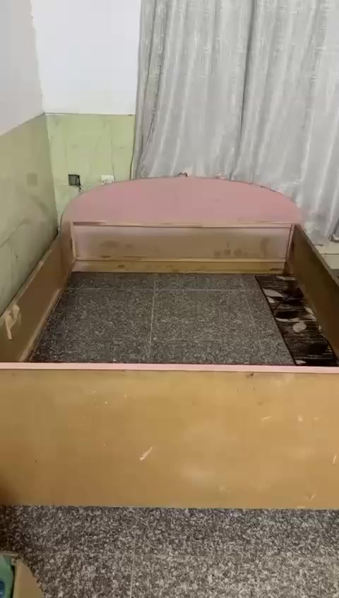 غرفة خشب قوي
تركي درجة اولى بسعر ١٥٠ مستعجلين على البيع
التواصل واتساب ***********
