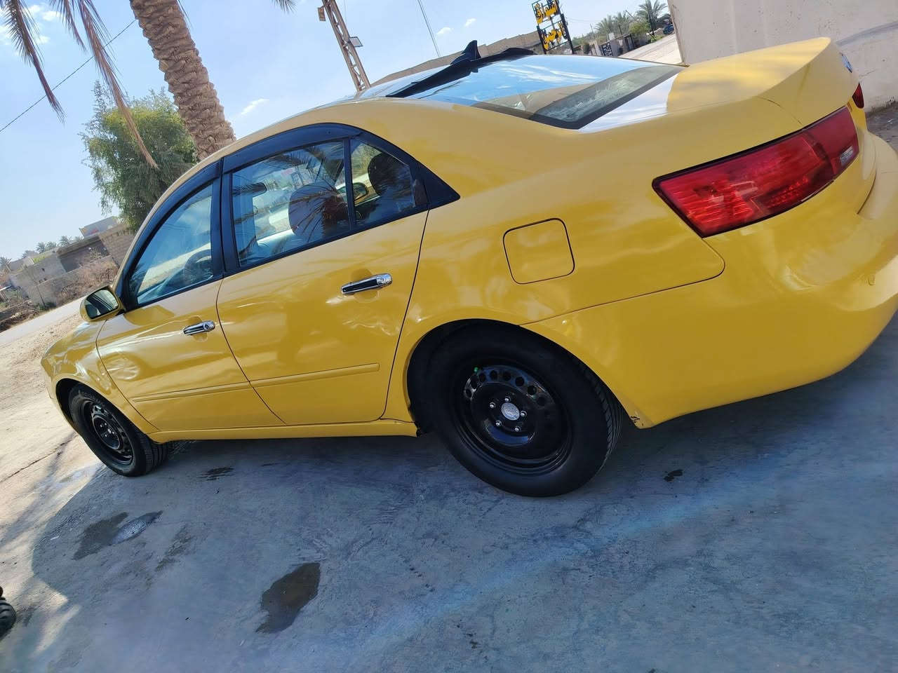 السلام عليكم أخوان..  سونتا موديل 2007 وارد أمريكي حادثه جاملغ خلفي.  بدون حوض وشواصي ليبل واحد  مكينه 2400.      
تخم تاير جديد حداديه تبريد ثلج مكينه دوشمه.
  رقم بغداد دولي بأسمي مصفره هئيه وغرامات.  العنوان بابل حله مركز المدينه ( *********** )  السعر ( 90 )
