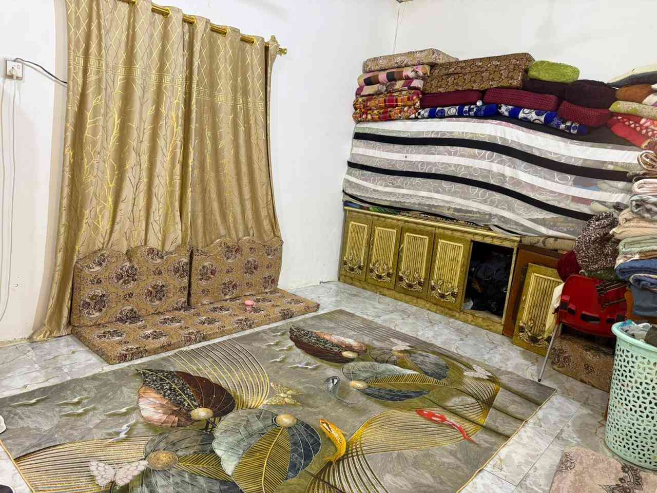 بيت زراعي للبيع مساحه 260 يحتوي على ثلاث غرف وصالتين وديوانيه عوزه عكاده فقط لبيت كله سيراميك حمامات مرتبه كلش حلو ومرتب طريق سوق الشيوخ فضليه نزله مدرسه الامام لباقر سعره مناسب جدا 29 وبي مجال
***********
