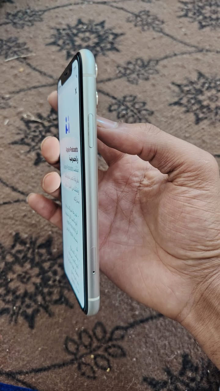 ايفون11 نضافه 100 بلادي وتر مامبدل بي شي سعره٢٥٠يرهم مراوس ويا شاحن اصلي ***********
