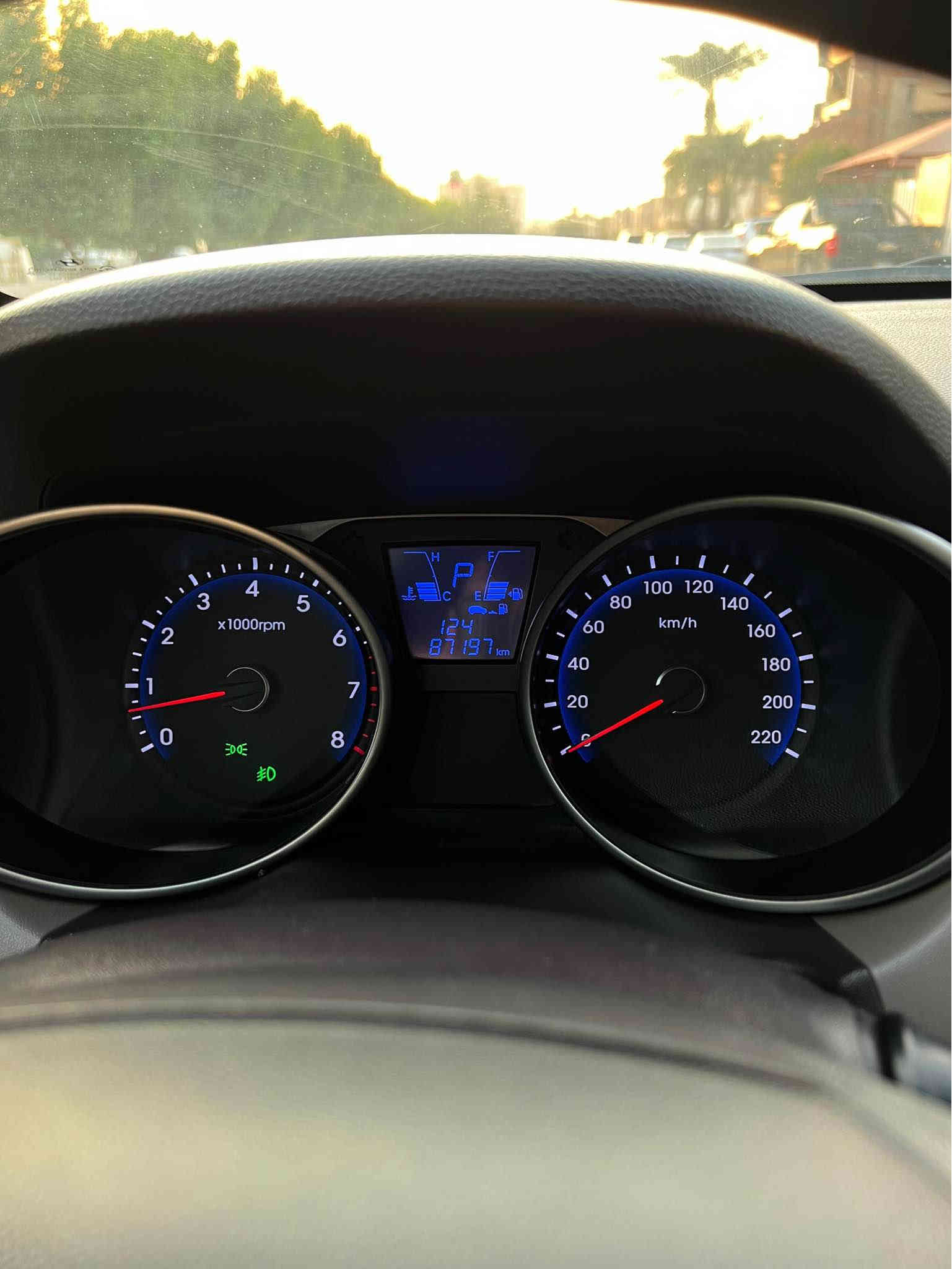 السلام عليكم عندي توسان مديل 2010 شكل 2011 خليجي فول 1.1 فور ويل محرك 2400  السياره رقم وهزه جديده بغداد بسمي مبدل بيها باب نفس الوان اصلي وكاله السياره بدون صبغ  بيها بارد خفيف بكم مكان والباقي مكفول من كلشي السياره كلش جديده ماشيه 87..//السعر 145 مكاني بغداد زيونه للاستفسار الاتصال ع *********** بغداد
