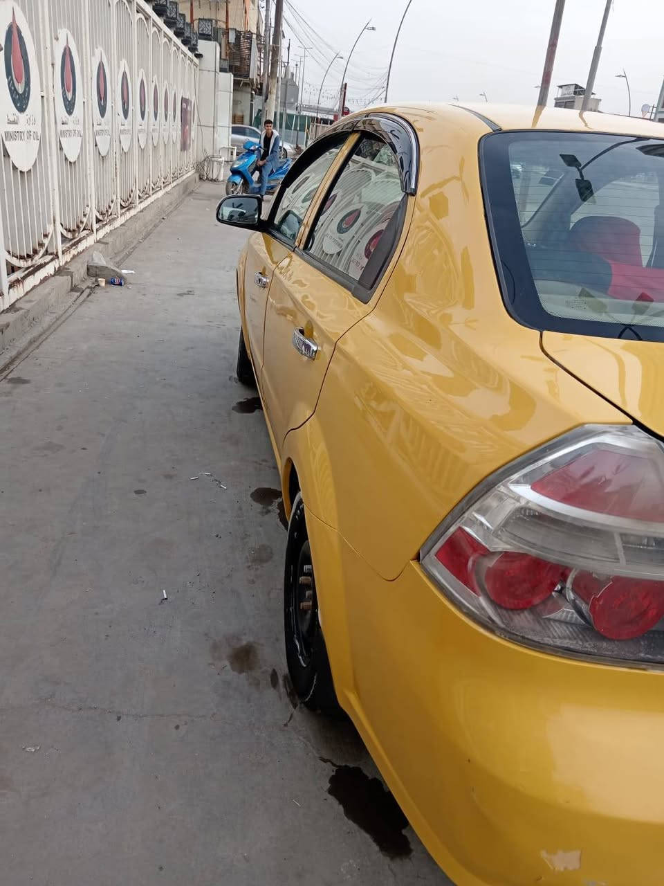 سلام عليكم البيع سياره افيو 
موديل 2011 خليجي
محرك 1400 مفتوح 
رقم  واسط دولي بسمي تحويل مباشر
حادثها مبدل بنيد 
نقصها تبريد وصدر 60 بل ميه 
مكانها بغداد العبيدي 
سعرها 53 وبيها مجال 
رقم الهاتف *********** متوفر اتصال  وتساب
