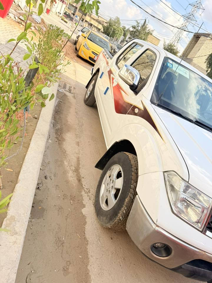 نيفاره 2013 بغداد باسمي مكفوله من الصبغ كفاله عامه مكينه وكير مكفول تبريد تدفئه عل وضع الشركه تخم تاير صدر امامي خلفي جديد مكان السياره بغداد بلديات ***********
