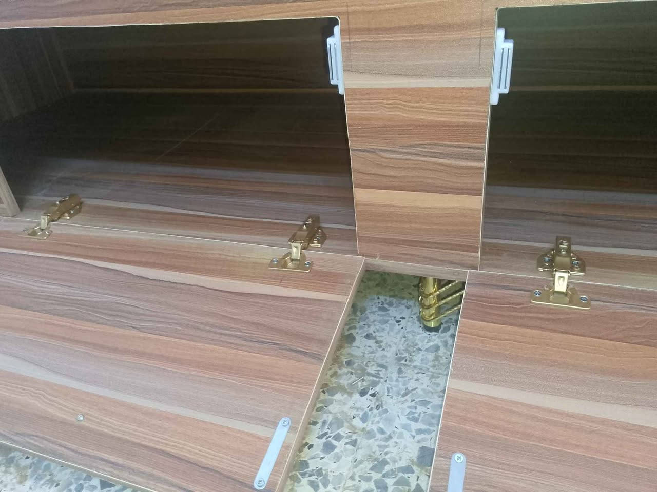 جربايه سوايه ثقيله كلش مقوايه بجسور تحت السقف قياس 80*200 سعر 185 الواحده عدد 2 سعرهن 350 توصيل موجود جميع مناطق البصره حجز وتساب *********** البصرة, العراق

