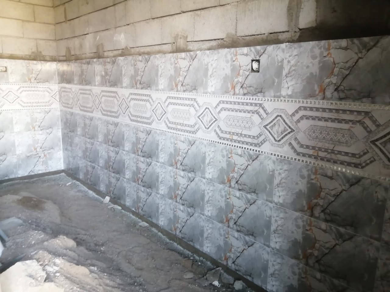 السلام عليكم صفافين سراميك نشتغل بل متر وشغلنا لبخ مساطر  ونشتغل كافت انواع السراميك وشغل نضيف وسعر مناسب للاستفار ماسنجر واتساب 
***********
***********
