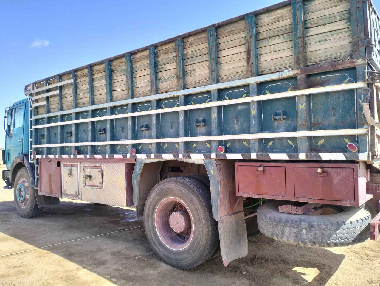 السلام عليكم البي 1975
رقم نينوئ اجنبي محرك شرط اكسن شرط
كير25
محرك8
شاصي باج داخل 
شرط للتقويه للتواصل ***********
***********
موصل ناحية زمار مدفوع 175$دايده200$
