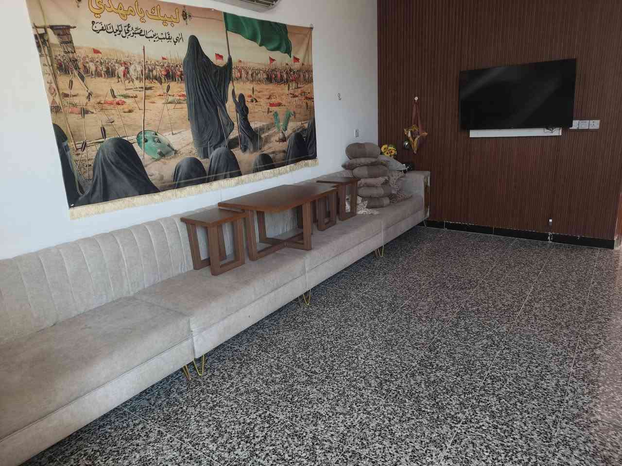 السلام عليكم
بيت 150 متر نزال 20 الواجهة سبعه ونص 
طابق واحد 
يحتوي على 2 غرف نوم 

بناء حديث قبل ٣ أشهر 

العنوان الشعلة الداونم شارع أبو الاحرار أو شارع المدرسة 

***********

السعر عله الاتصال
