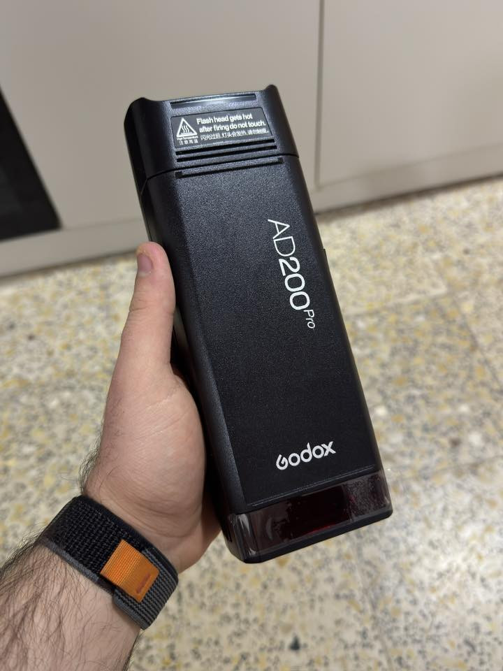 سلام عليكم 
جهاز ad200 pro  فحم ما اعرف بيه شلون يشتغل للبيع فحم قيم السعر من عندك 

شاحنه على شكل حافظه تاخذ بطاريتين مع بطاريتين من شركه نيوير جديدات السعر ٦٠ الف 

للتواصل مراسله الصفحة او على الواتس عبر الرقم التالي ***********
