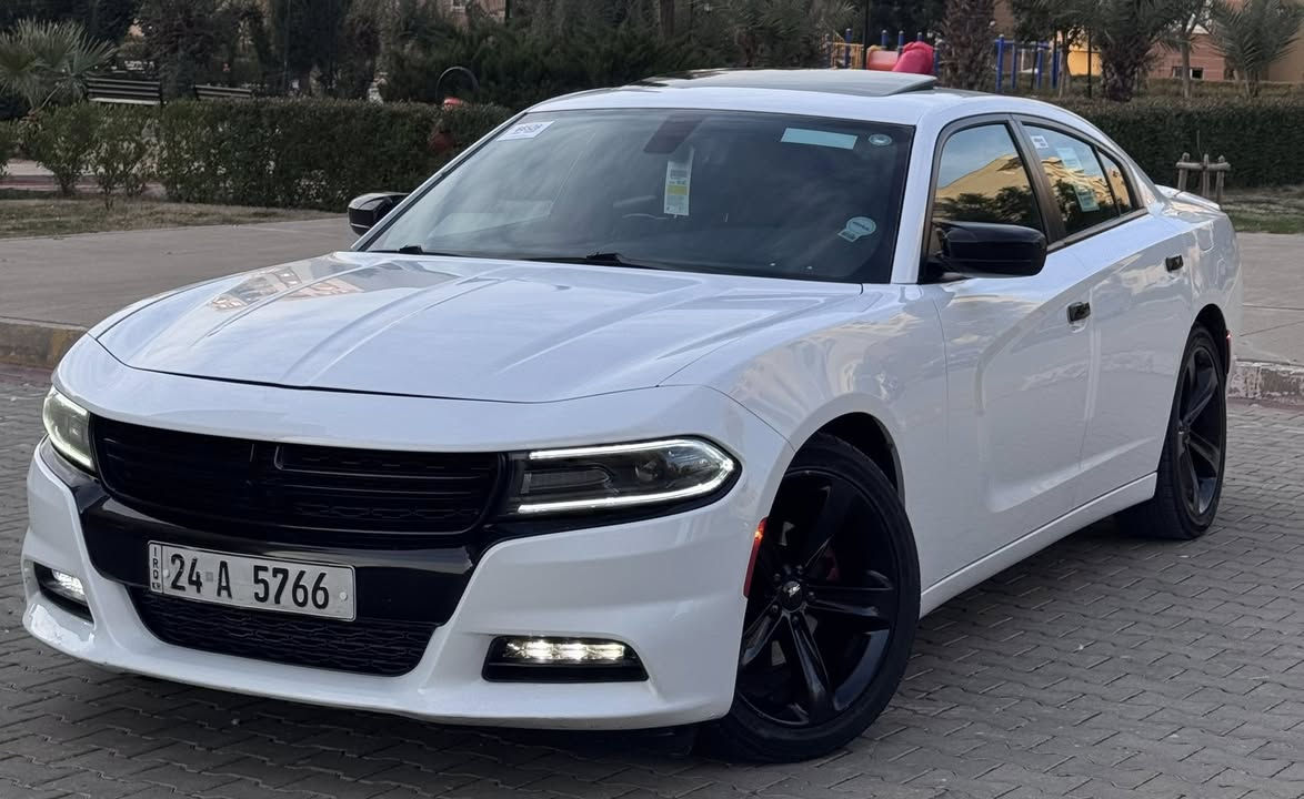 السلام عليكم
جارجر 2017 SXT بلاس كلين تايتل السياره حيل جديدة وحلوه بدون صبغ حتى دعاميات بدون صبغ بيها تعديل بارد صغير فقط 

العداد / 71000 ميل 
محرك / V6 3600

✅مواصفات 

شاشة 
بصمة 
مقاعد تدفئة تبريد 
مقاعد خلفي تدفئة
مقاعد جلد 
مقاعد  خرن
سلايت 
حساس خلفي 
لايت led 
تشغيل عن بعد 
تحكمات ستيرن 
ستيرن تدفئه 
لايت زنون اصلي 

وباقي مواصفات ال SXT بلاس المعروفه سياره دينار متصرف عليها جاهزة من كل نواحي 
رقم دهوك تحويل ثاني يوم 

مكان سياره بغداد زيونة 

للاتصال 
***********
