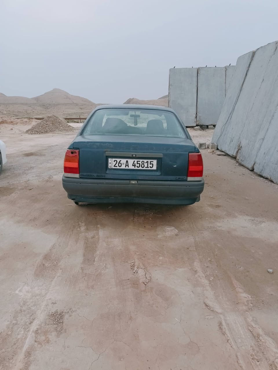 السلام عليكم للبيع اوبل اوميكا حجم ٢٠موديل ٩٠محرك وكير شرط  تايرات نظاف صدر امامي جديد  سنويه لل ٢٩صلاح الدين  شرط التحويل فقط  السعر ٢٥بي مجال مراوس يرهم  ***********مكان السياره الحويجه
