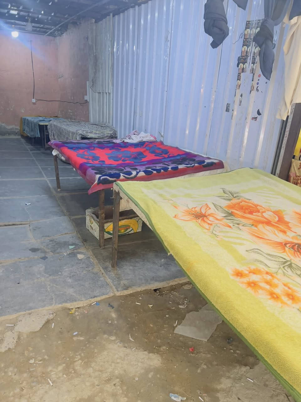 السلام عليكم محل للايجار سوك الهواء شارع البالة مجاور ابو زهراء ابو الغذائية نزال ٩ عرض ٤ رجاء الي ما يعرف بل السوك لا يخابرني ***********
