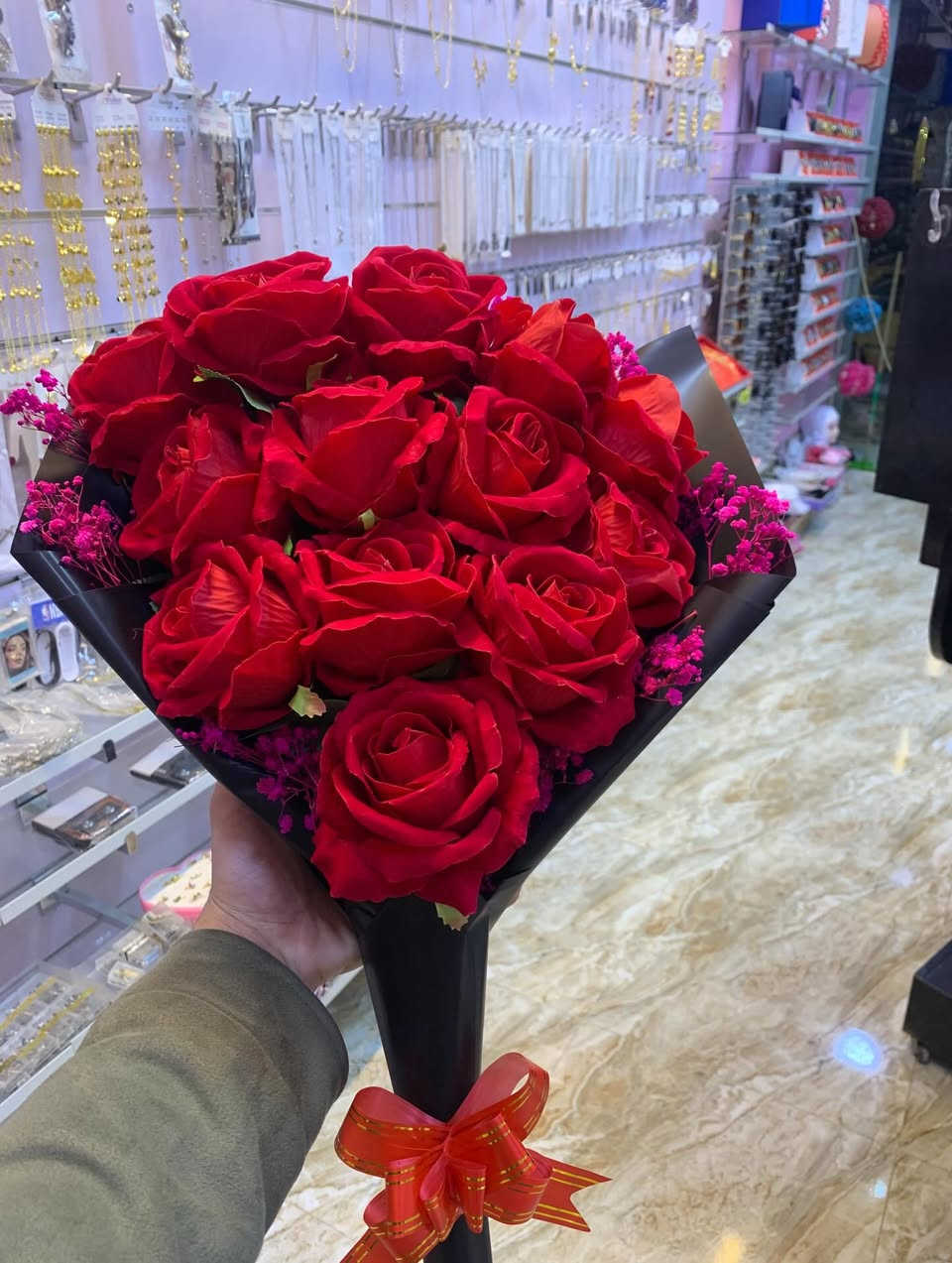 بوكيه ورد جوري اصطناعي مقارب للطبيعي ❤️🌹🥀
 حسب طلب الزبون 🙋‍♂️

العنوان 📍/الانبار -هيت حي الجمعية مجمع مكة مقابل مستوصف حي الجمعية مجاور عطارية حسن حيا
يوجد خدمة توصيل 🛵 ولكافة محافظات العراق 
*********** واتس اب #عيدالحب #بوكيه_ورود #وردصناعي
