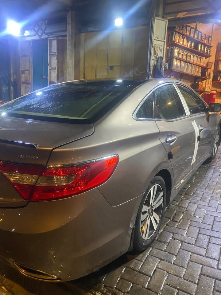 السلام عليكم ورحمة الله وبركاته
من رخصة الادمن 
هونداي ازيره  خليجي موديل ٢٠١٢ مواصفات فول الفول رقم بغداد إنكليزي جديد مكينه 6 سلندر  كفاله  لا تنقيص ولا تبخير 

سياره كفاله عامه  من فتح وتبديل  والصبغ   شرط سونار سياره جاهزه من مكينه وكير وحداديه وتخم تاير تبريد غرفه جديده 

سياره نضافته 💯 بل 💯 نضيفه وجاهزه 

مواصفات السياره

بجم كله زنون  

بصمه ابواب وتشغيل 

بانوراما طكتين 

كشنات جلد 

تدفئه تبريد كشنات 

قطعتين تبريد 

تحكم كشنات منفصل بل ابواب 

تحكم  بيانو  

برده خلفيه كهربائيه 

بردات جانبيه خلفيه 

مري شفط نظام ترحيب 

عنده تقرب ناره داخليه 

فتح صندوق ذكي 

لدات امامي خلفي وبلو جكتور لد 

حساس امامي خلفي 

تحكم ستيرن كهربائي  

كشن ذكي 

نظام اصوات انفنتي 

لد مري جانبي 

اناره داخليه بلادي 

مري قلاب 

حساس خلفي امامي 

يدات نيكل إشارات ترحيب جانبي 

دمام خلفي كولتي عالي 

دبل كزوو خلفي 

العنوان البصرة 
السعر ١١٢
*********** ☎️***********
