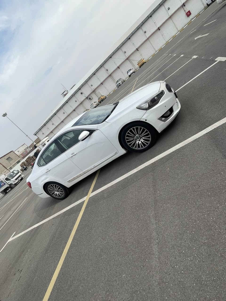 السلام عليكم كيا كادنزا ٢٠١٦ للبيع
السيارة وارد امريكي حادثة جاملغ وبنيد وبلعراق جاملغ امام وباب صبغ 
سيارة فول مواصفات عدى البنرامة  كير مكينة حدادية خير من الله 
رقم بعداد تحويل ثاني يوم
السعر ١١٠ تنزل منه ٦ اوراق غرامات السعر قفل قفل 
مكاني بغداد 
للتستفسار 
***********
