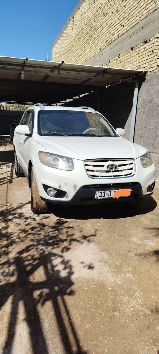 سنتافي 2010
فول موصفات 1/1 خليجي مكينة 3500 رقم بغداد انكليزي بأسمي مكانها بابل 

بصمة تشغيل+فتحة سقف +بصمات ابواب وجنطه+ مرايات شفط

السياره حلوه ومناقصة شي  السعر ***********
