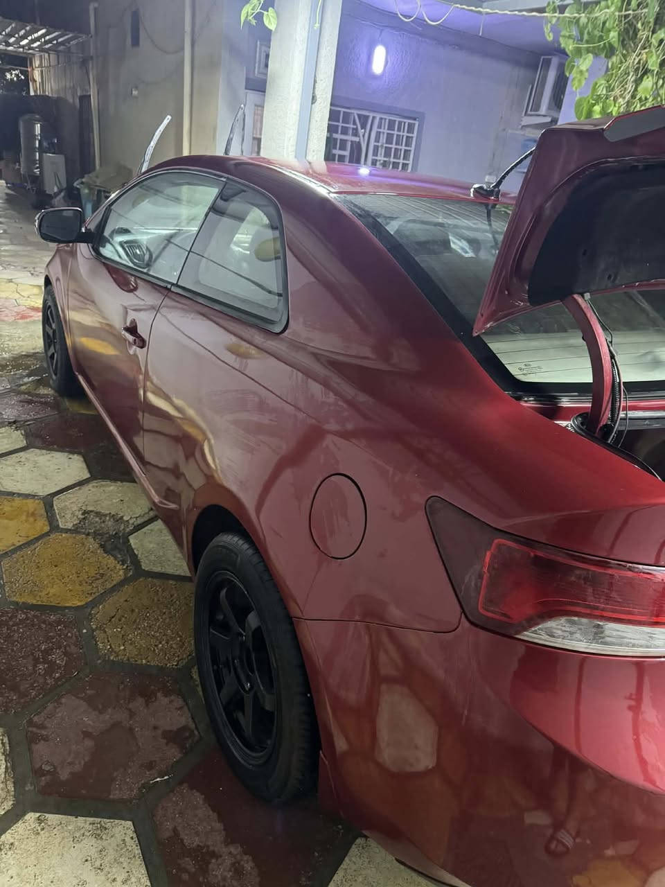 للبيع كيا فورتي موديل 2010 كوبيه تك باب لون ماروني غامق السياره رقم بغداد انكليزي باسمي 2026  
مكينة 2000 دوش المرغوب  
ماشية 166 كم  
داخلها نظيف جدا مابي نقص 
مغلف الكشنات 
شاشة وكامرة 
تحكم ستيرن
 ضررها فقط خشم الجاملغ والبنيد مبدل لالغود ولا شواصي صبغتها عام نفس اللون للجماليه وصورها قبل الصبغ موجودة سيارة نظيفة مبدللها صدر امامي خلفي جديد قبل سبوعين مشط ودبلات زوج تايرات جدد مكينة بيها خيط بخار بس صافيه السياره وناعمه سعرها 68 ورقه وبيه مجال قليل مكاني بغداد الحرية *********** /***********
