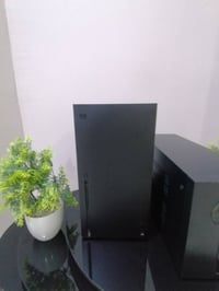اخوان عندي اكس بوكس سيريس اكس مستخدم قليل نظيف شرط ما فايت مصلح داخله ...