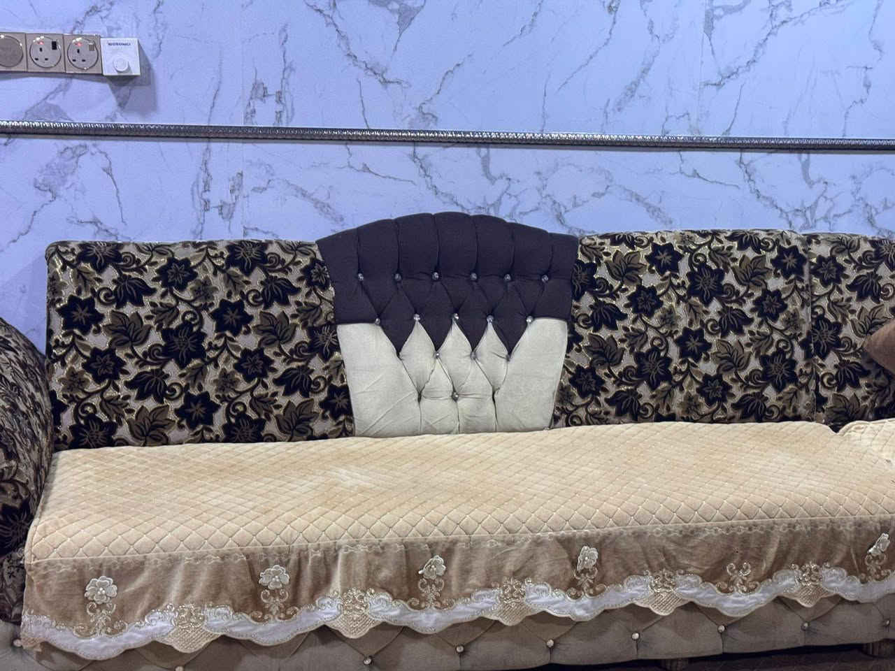ديوان عراقي فصال خشب ثقيل كلش بلوك ..دوشمة نظيفه حيل.. زاويتين  قياس 12 متر ..السعر 600 بيه مجال
عنوان الانتصار شارع 60 قرب اسواق الخضراءء


**إذا كنت صاحب هذا الإعلان وتريد حذفه لأي سبب، رجاءا أرسل رسالة إلى الدعم الفني**