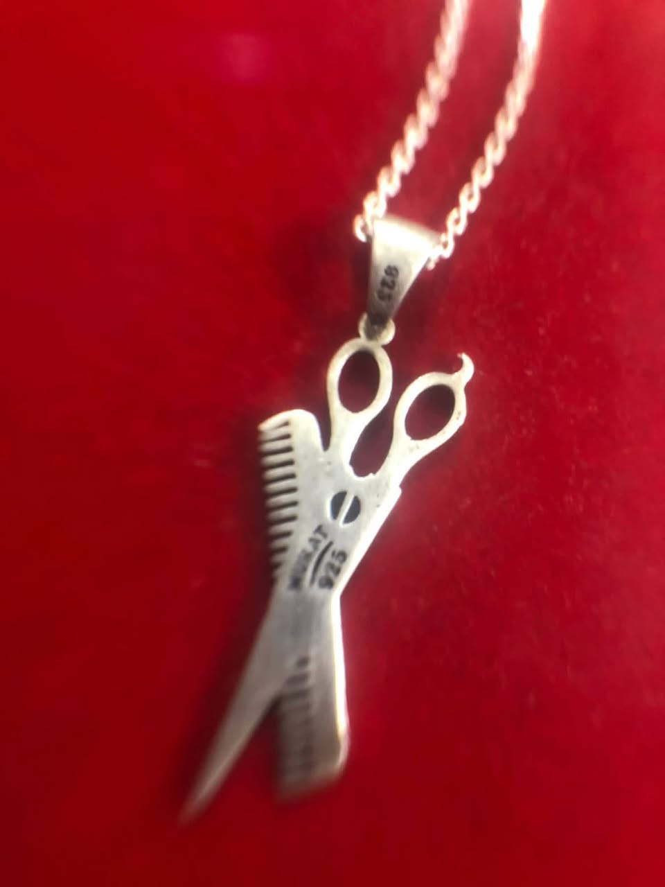 قلادة فضة انتيك 925 مختومة عدة اختام كما هو موضح بالصور بتفاصيل دقيقة جداً ومميزة قطعة صعب تكرارها السعر 50 الف لاول تم بالتعليقات او الحجز بالماسنجر باعتماد الرقم والعنوان


**إذا كنت صاحب هذا الإعلان وتريد حذفه لأي سبب، رجاءا أرسل رسالة إلى الدعم الفني**