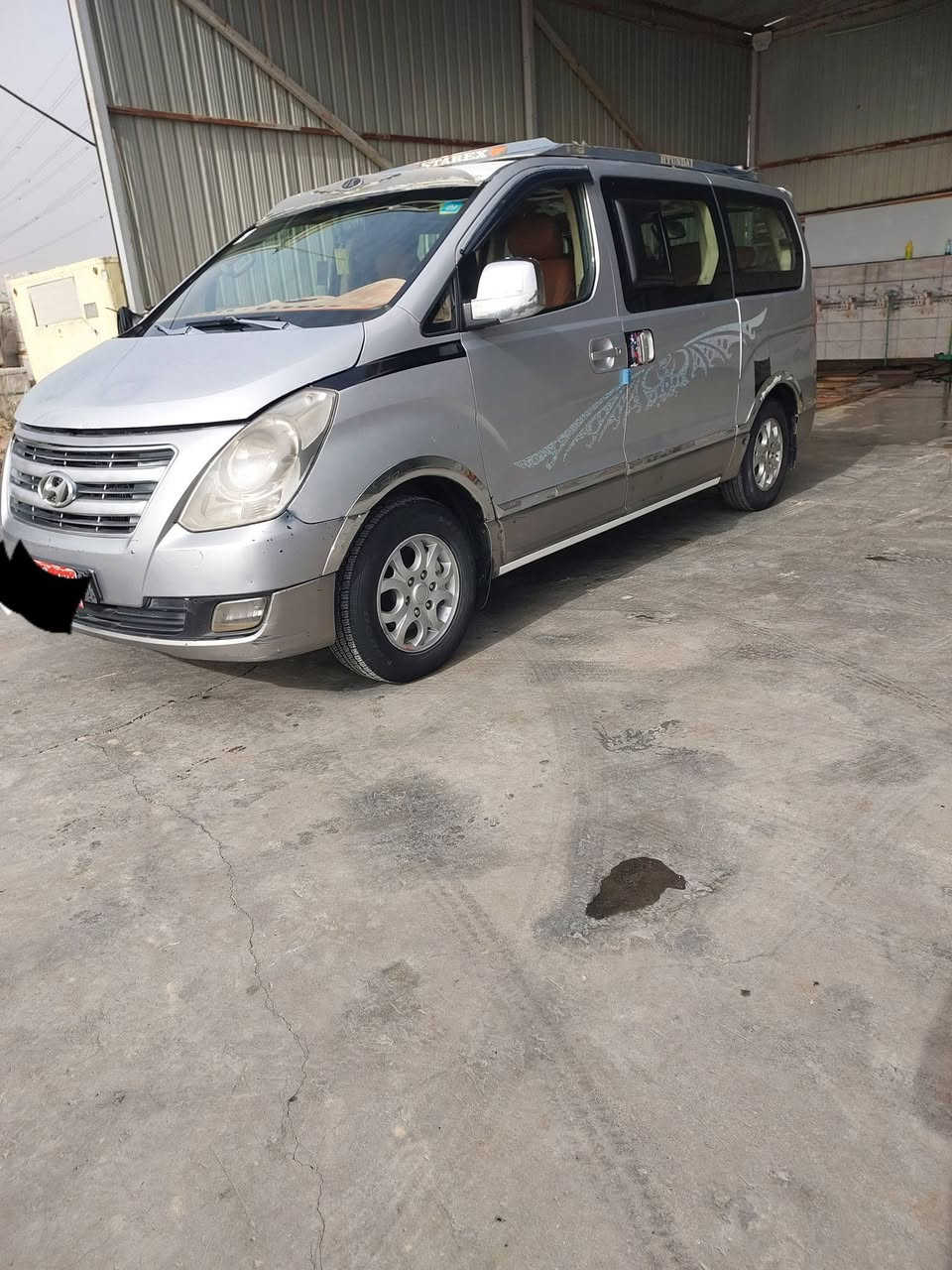 السلام عليكم استاركس للبيع موديل 2009فول مواصفات مكينه لاتنقيص ولاتبخير شواصي كفاله سنويه لل30انكليزي باقي على اللوحات مصفره هيئة وغرامات السياره مال جناي تحويل مباشر *********** مكاني بلصويره مامتواجد على النت
