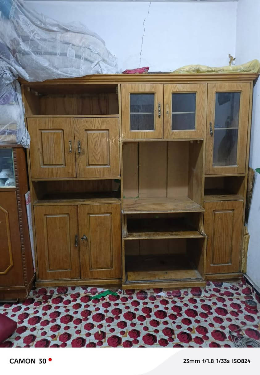 السلام عليكم يوجد لدينا معرض للبيع في حاله جيده السعر ١٠٠ وبيه مجال قليل البصره الجزيره الفيحاء قرب جسر خالد اتصل على هاذا الرقم ***********
